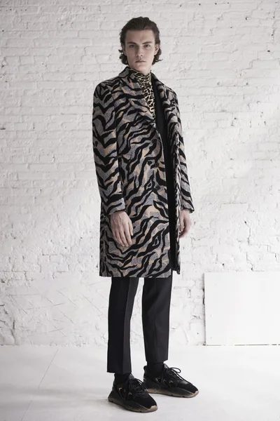 Look 48